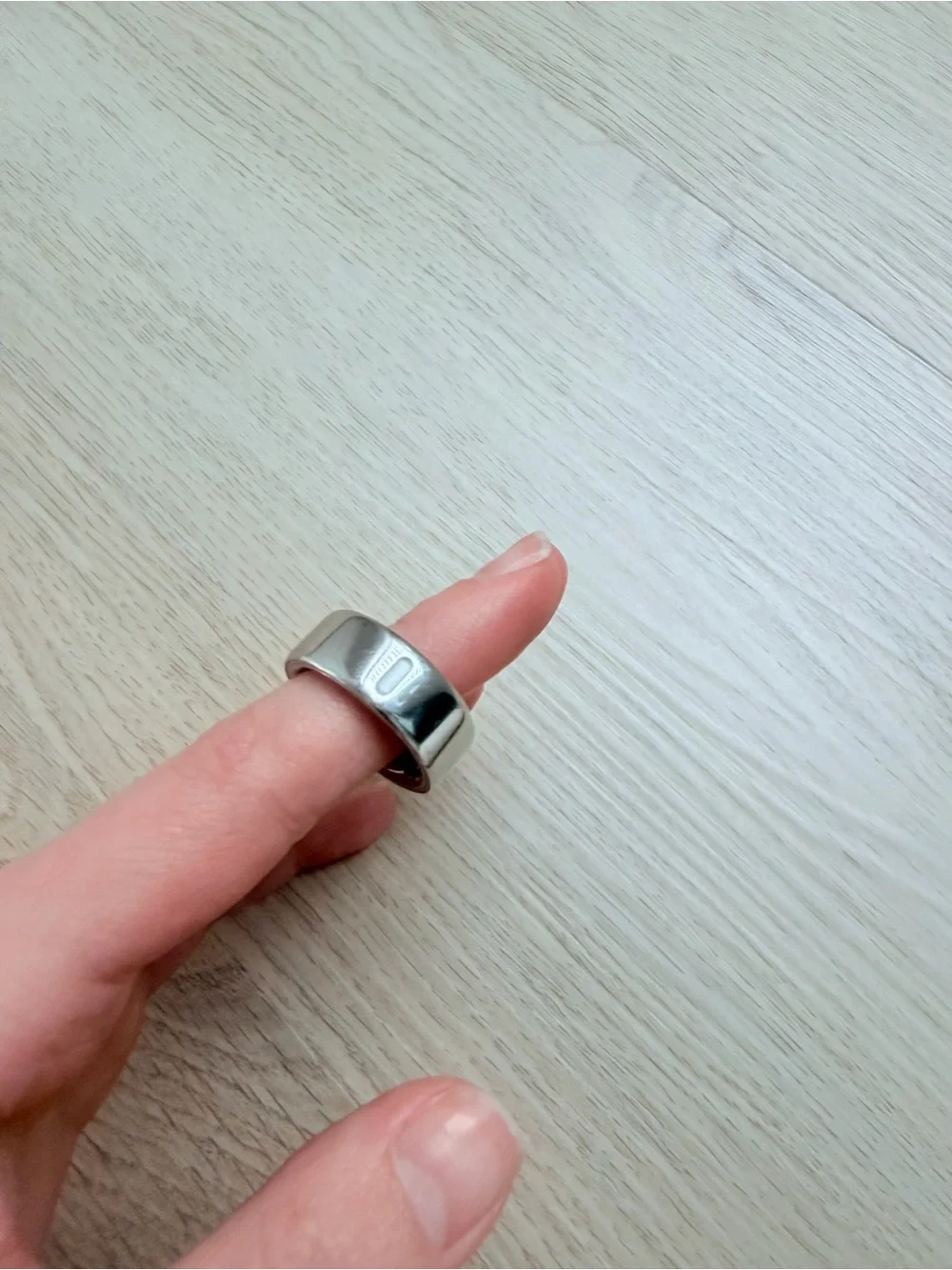 ŌURA Ring Gen 4 - Silver (SIZE 6)